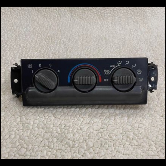 Chevrolet Blazer GMC Jimmy Oldsmobile Bravada Climate Control A/C Heater Switch - Picture 2 of 9